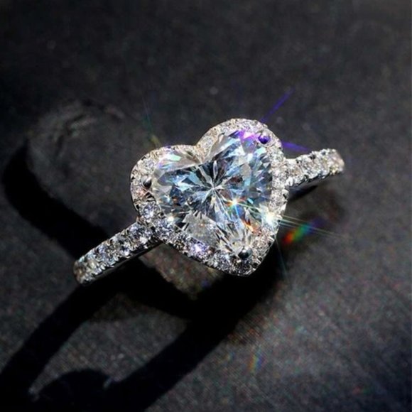 Dimond Heart Luxury Ring - Picture 4 of 4